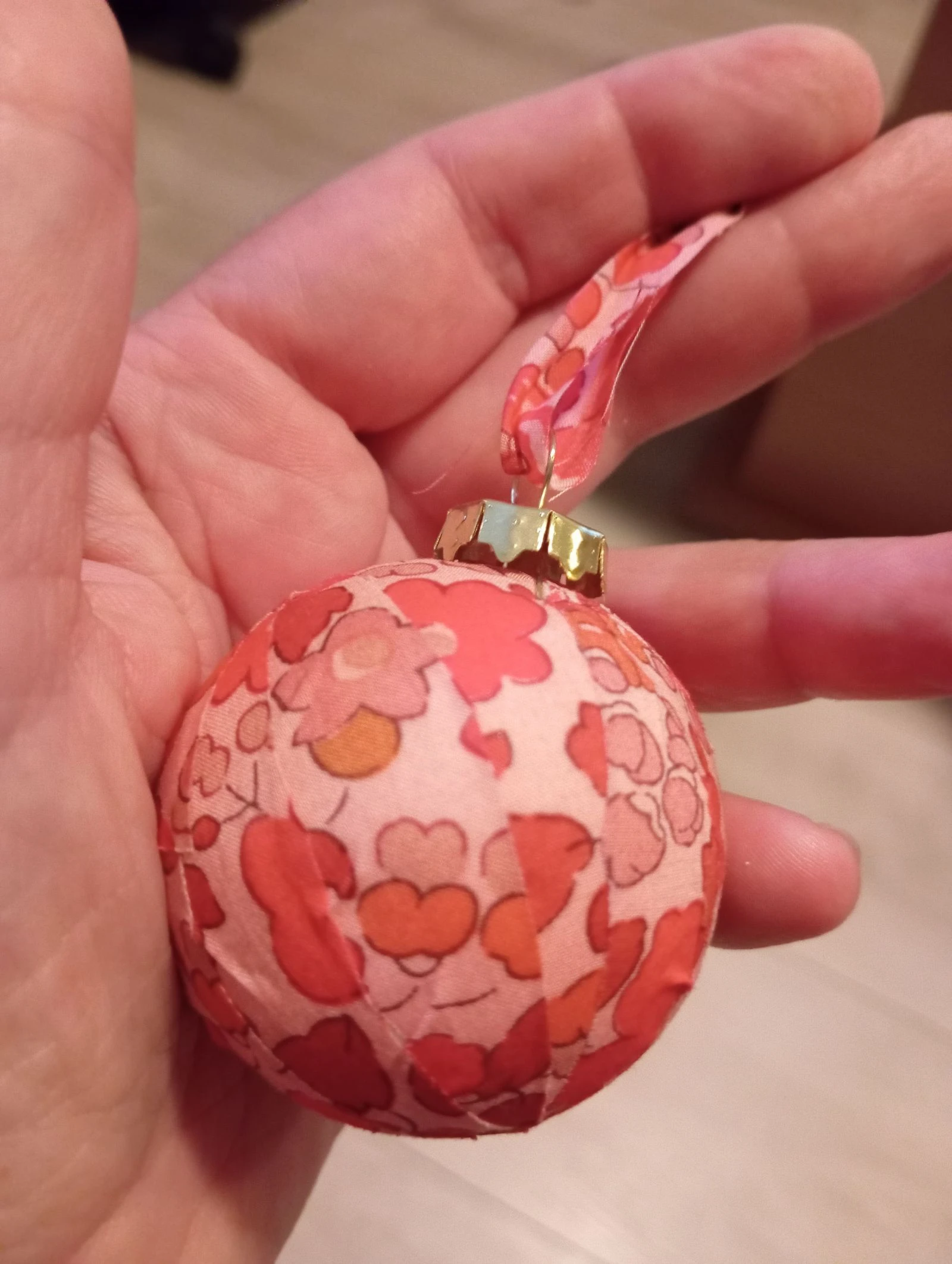 Set of two small Liberty Christmas baubles – photo 3